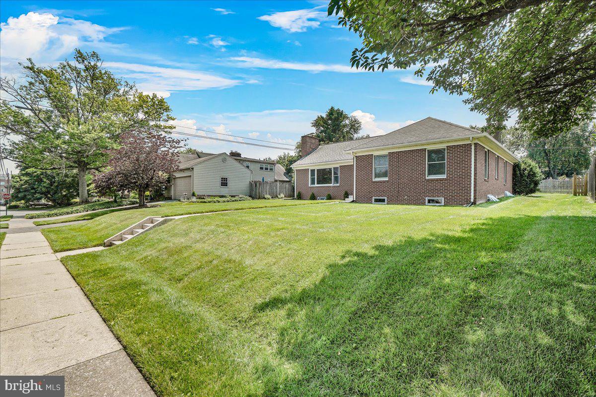 902 Mercer Pl