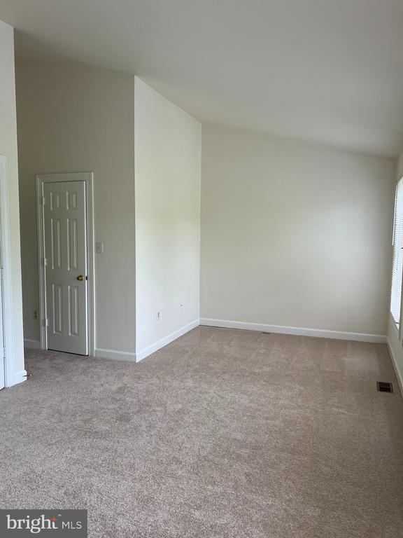 5605 RIVENDELL PL