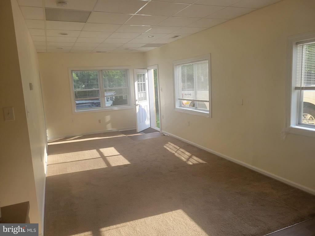 405 W MAIN ST