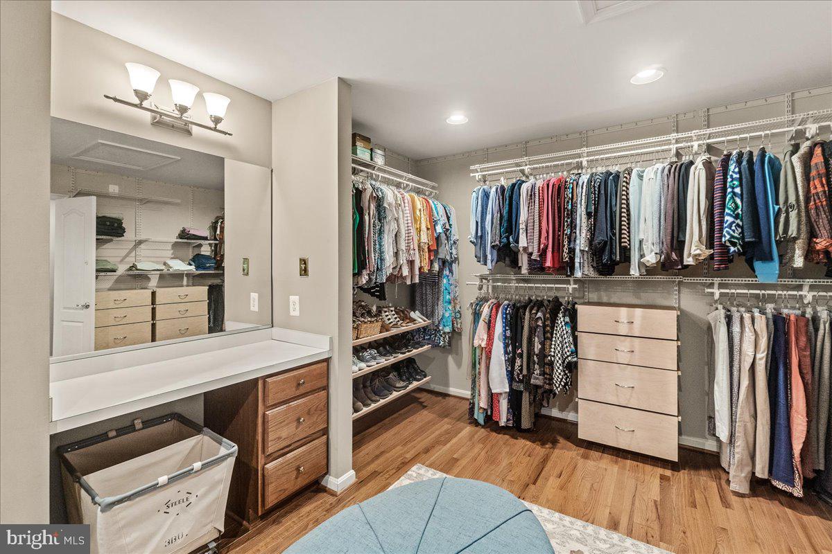 4042 Lomar