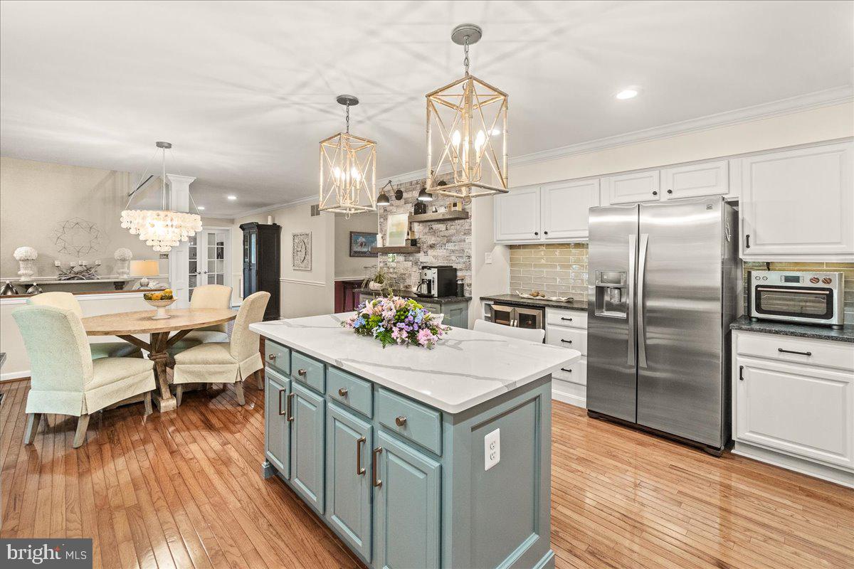 4042 Lomar