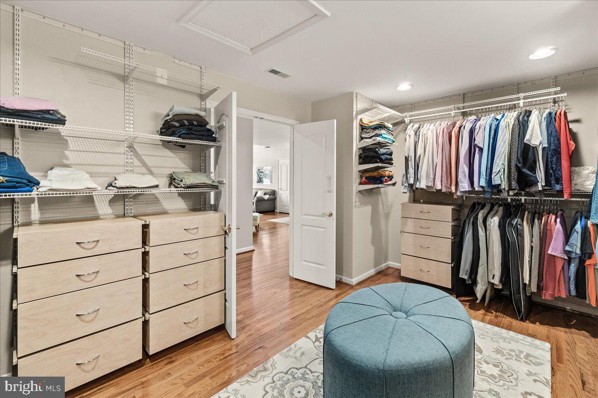 4042 Lomar