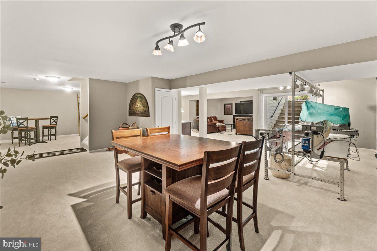4042 Lomar
