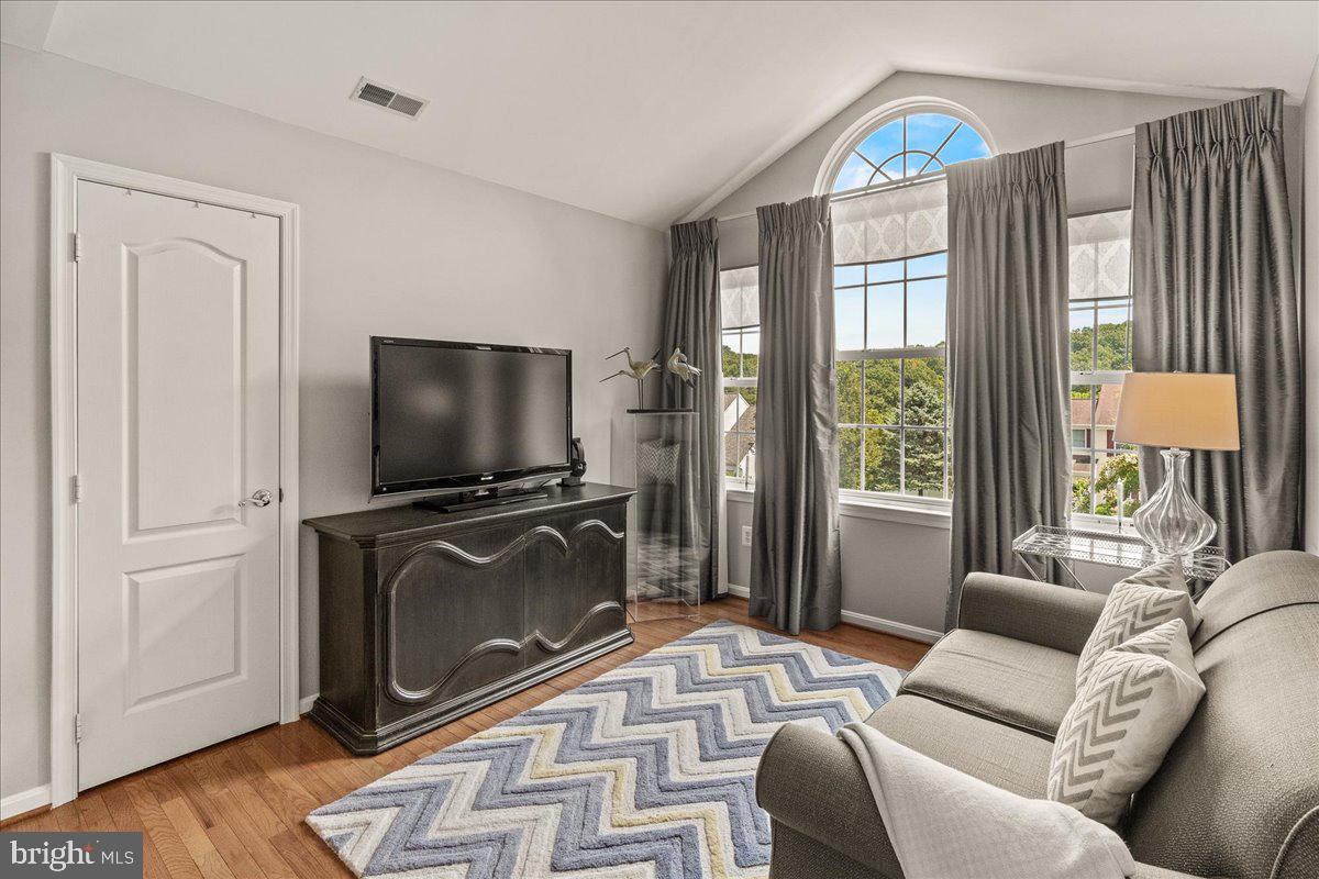 4042 Lomar