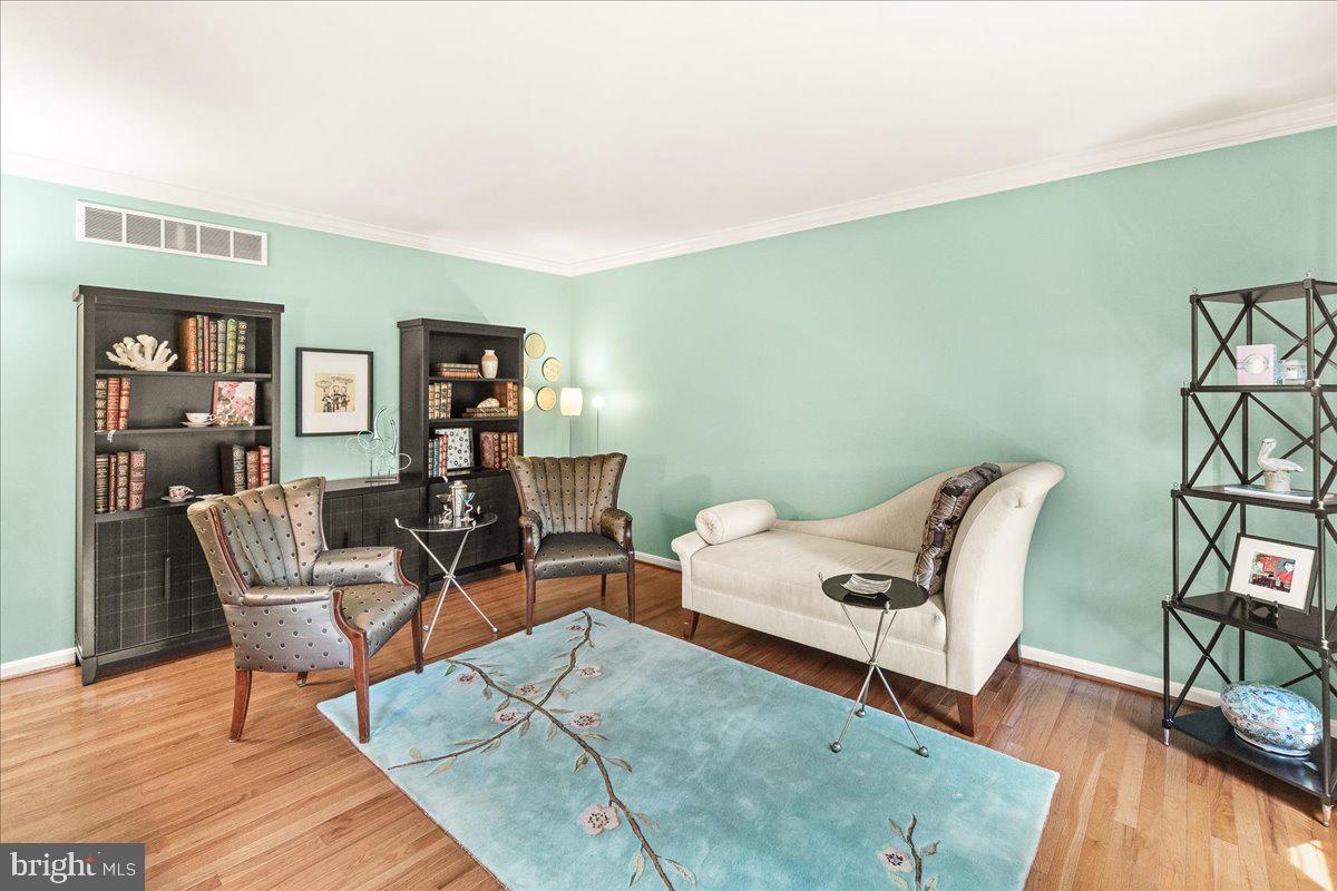 4042 Lomar