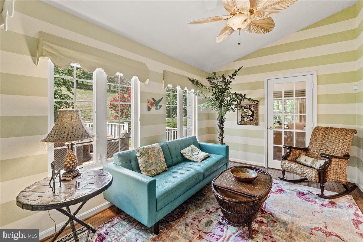 4042 Lomar