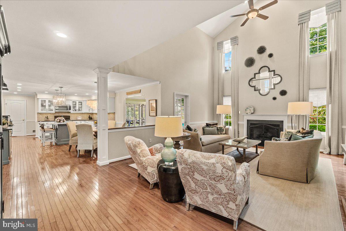 4042 Lomar