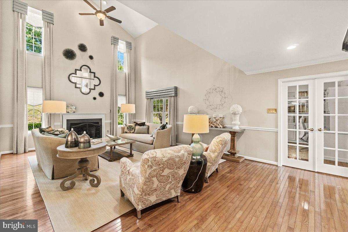 4042 Lomar