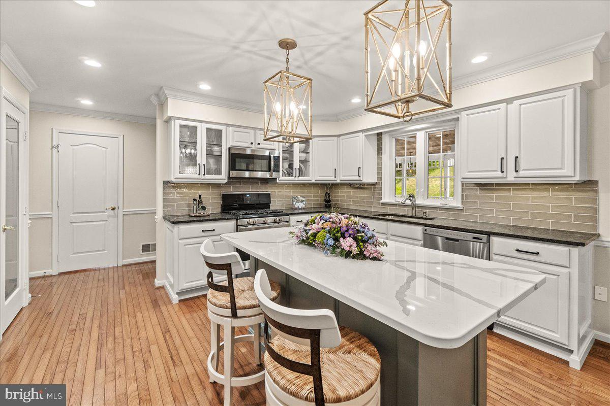4042 Lomar