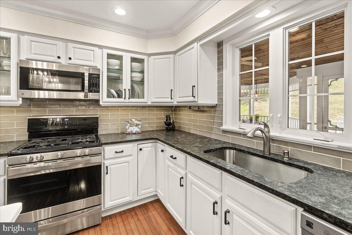 4042 Lomar