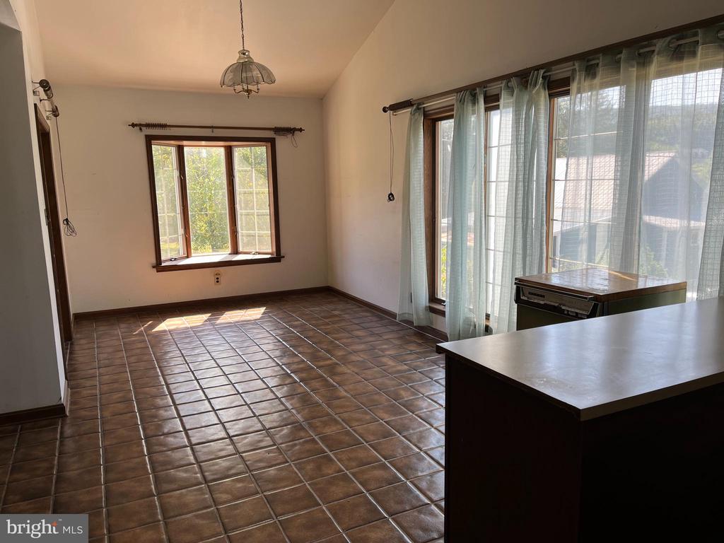 17425 SUNSHINE TRAIL
