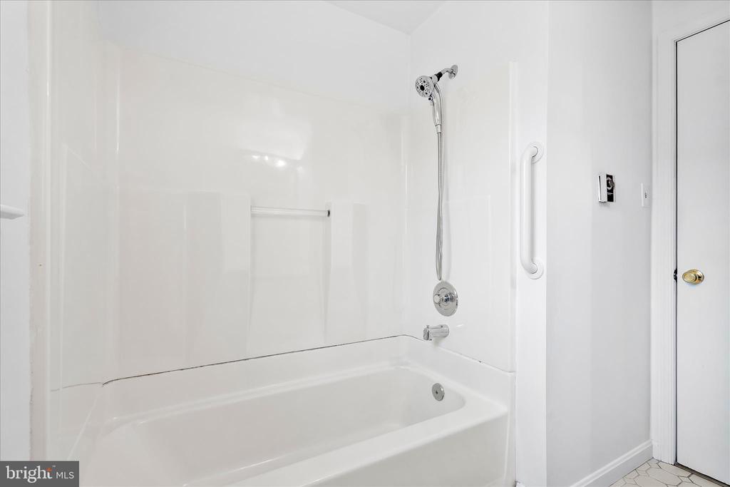 4799 MID LYNN COURT
