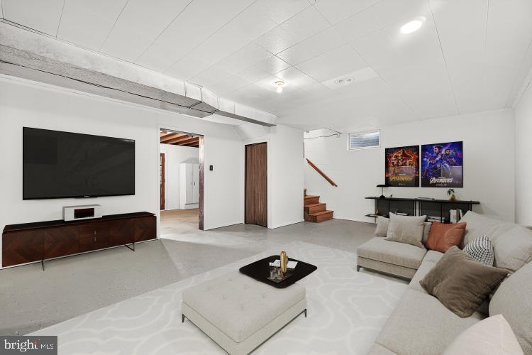 6905 VISTA DRIVE