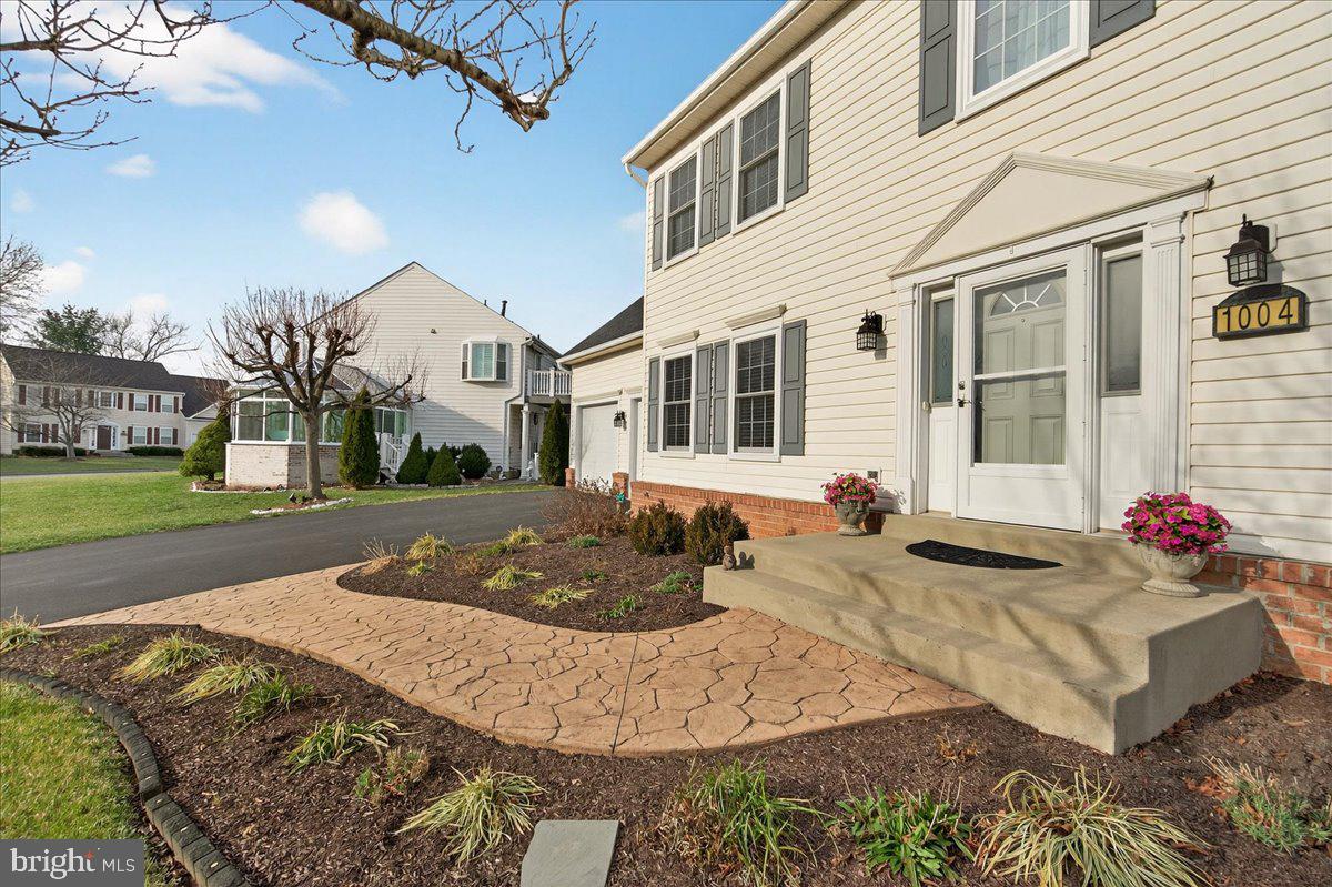 1004 LINDFIELD DRIVE