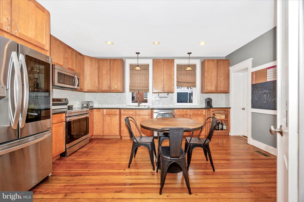 2 E 14TH STREET