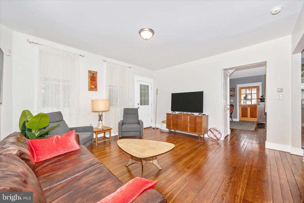 2 E 14TH STREET