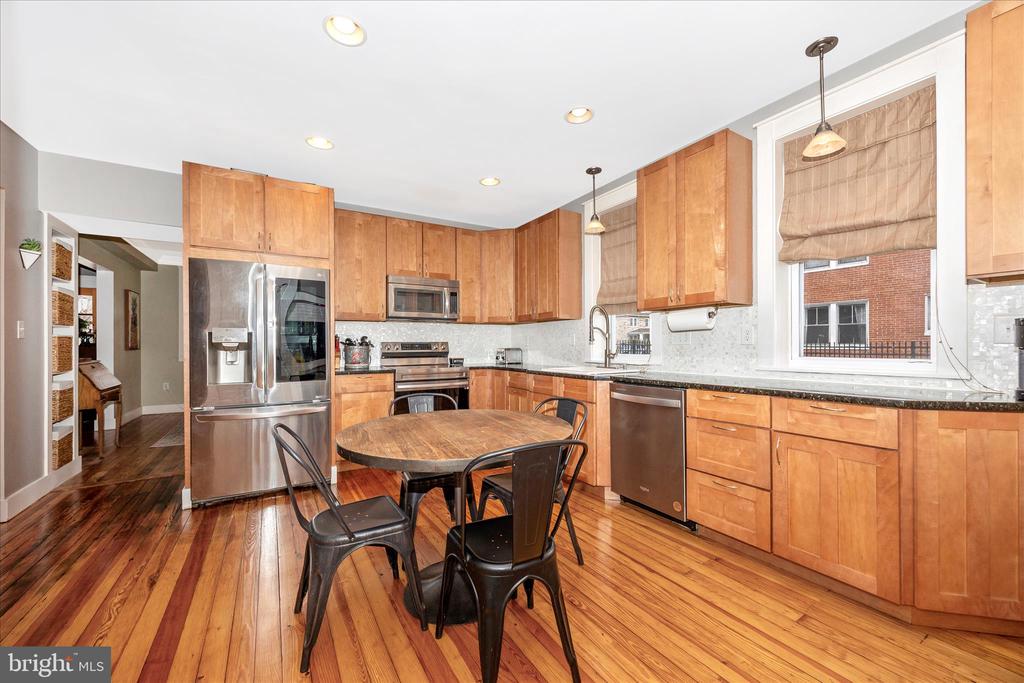 2 E 14TH STREET