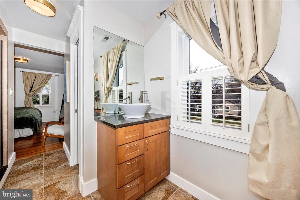 2 E 14TH STREET