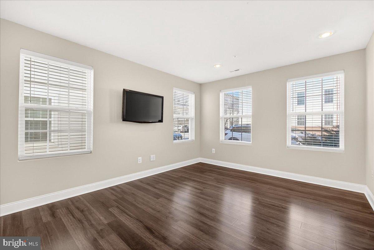 4959 MACDONOUGH PLACE