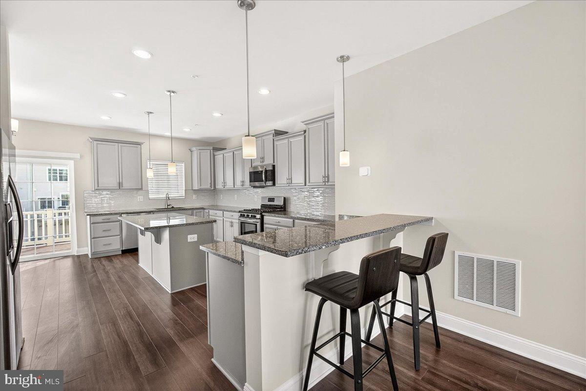 4959 MACDONOUGH PLACE