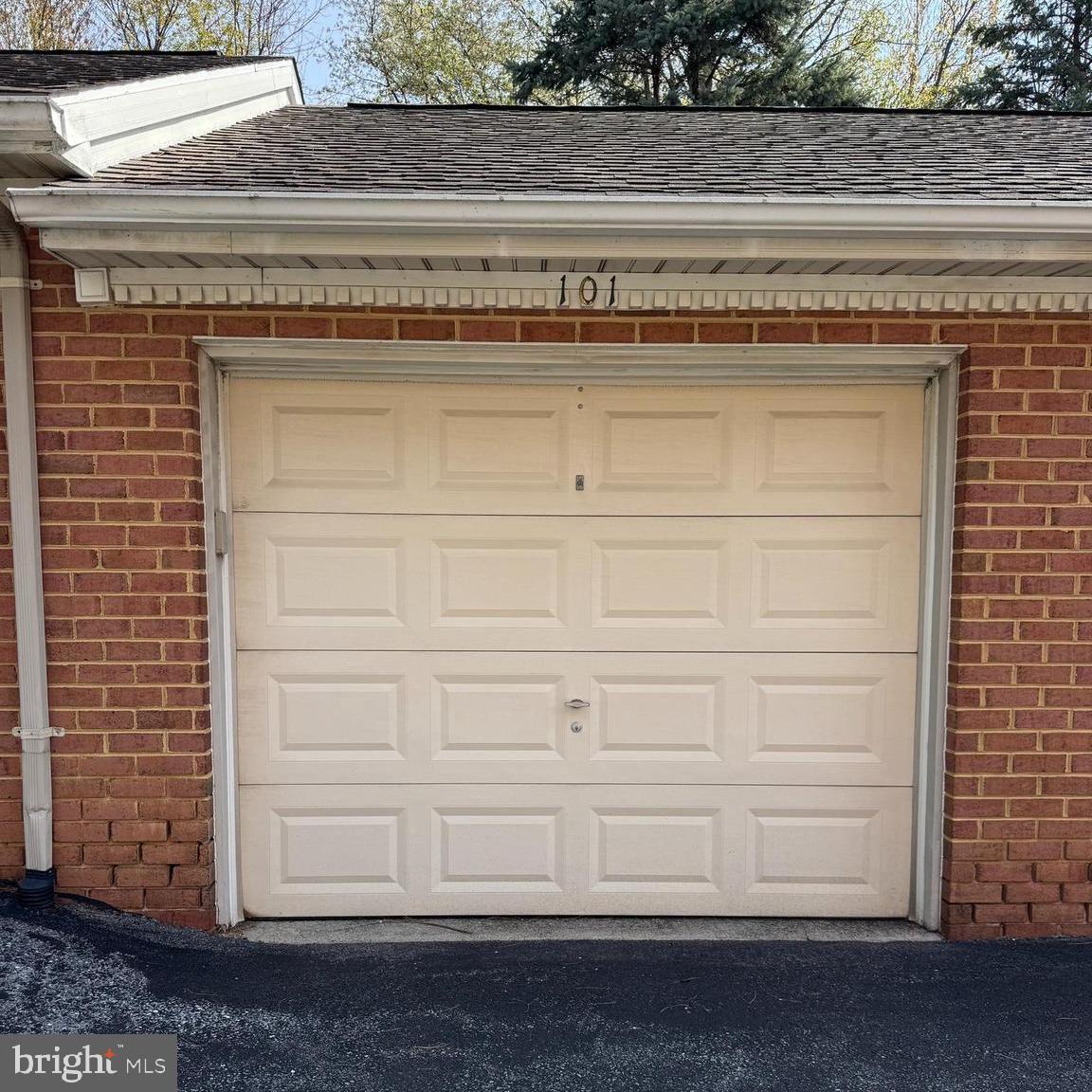 11 ROSEWOOD COURT 101