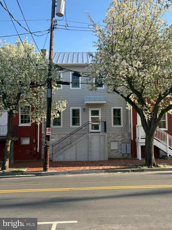 106 W ALL SAINTS STREET A B1