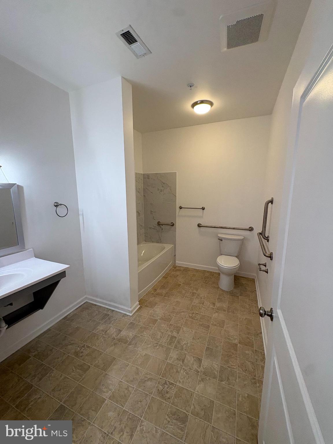 106 W ALL SAINTS STREET A B1