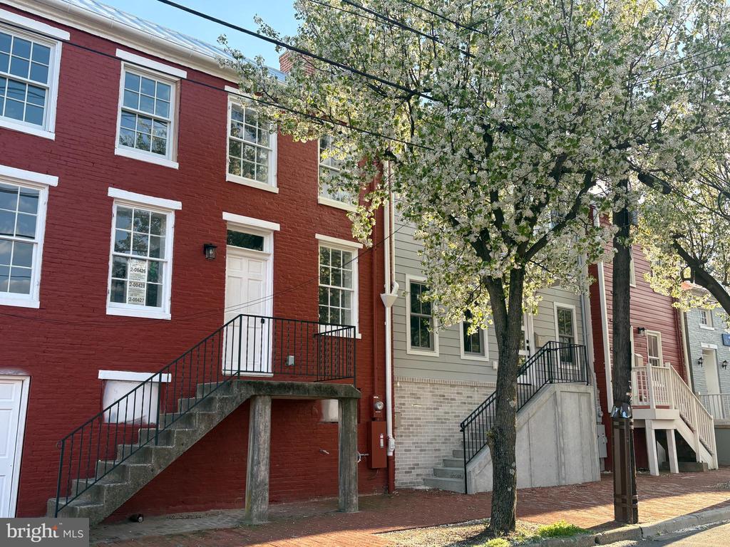 104 W ALL SAINTS STREET B C2