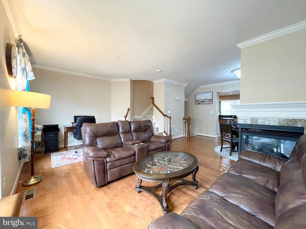 9661 ATTERBURY LANE