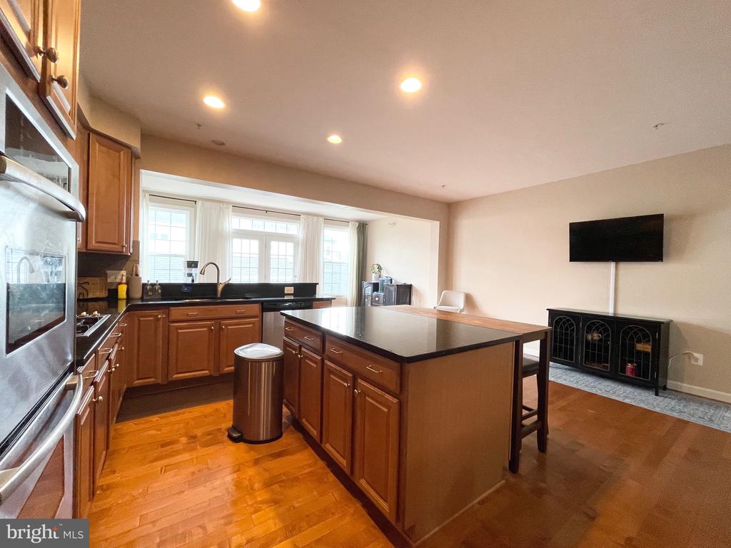 9661 ATTERBURY LANE