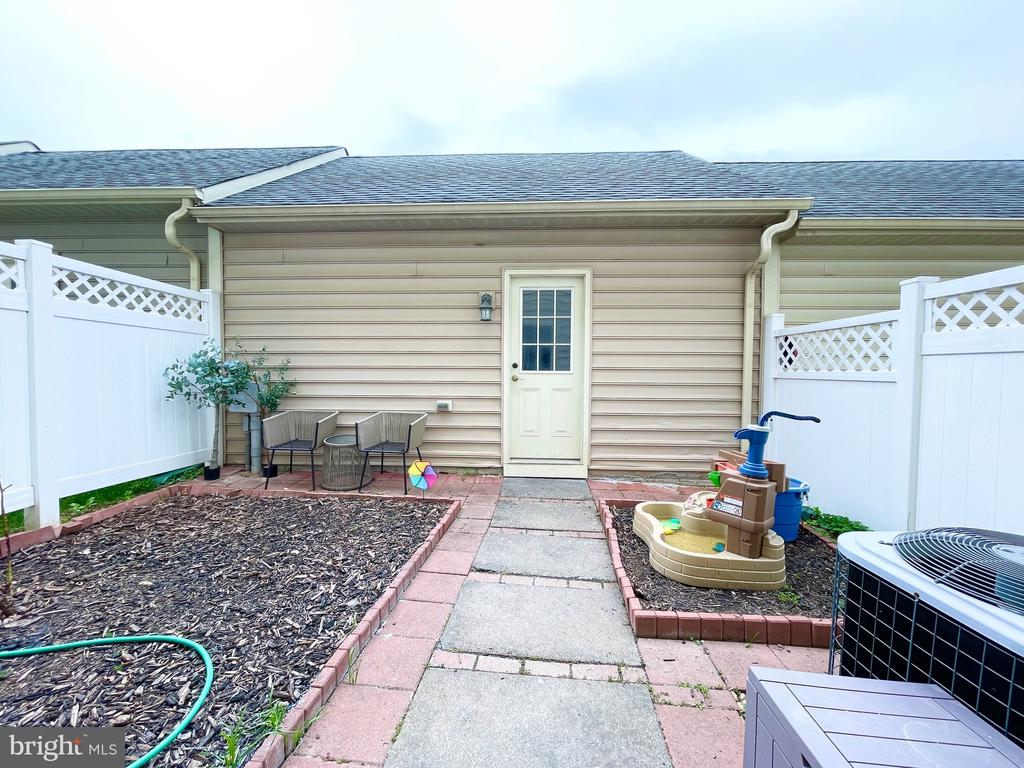 9661 ATTERBURY LANE