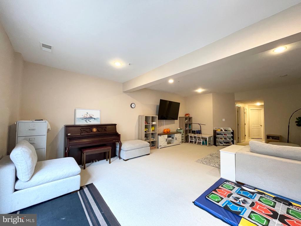 9661 ATTERBURY LANE