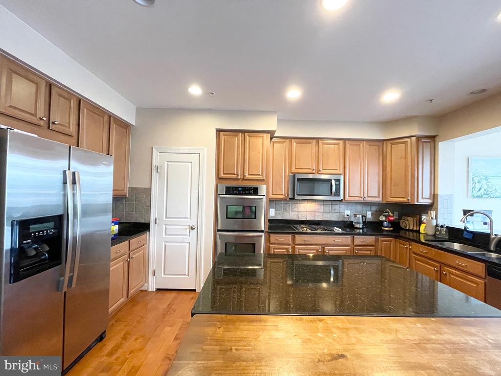 9661 ATTERBURY LANE
