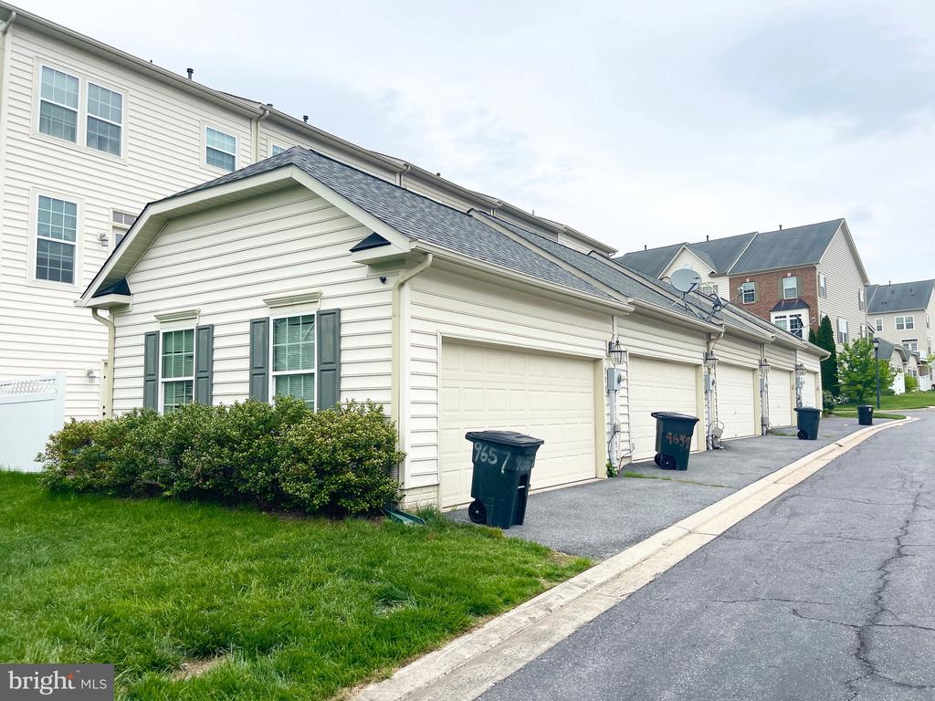9661 ATTERBURY LANE