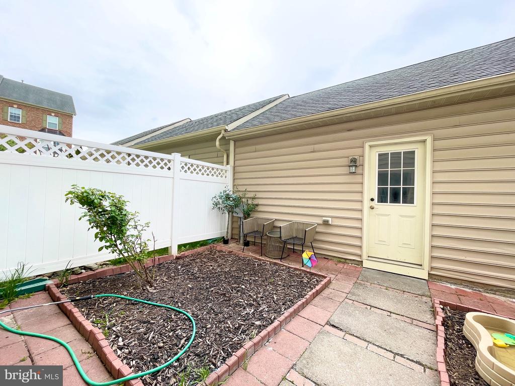 9661 ATTERBURY LANE