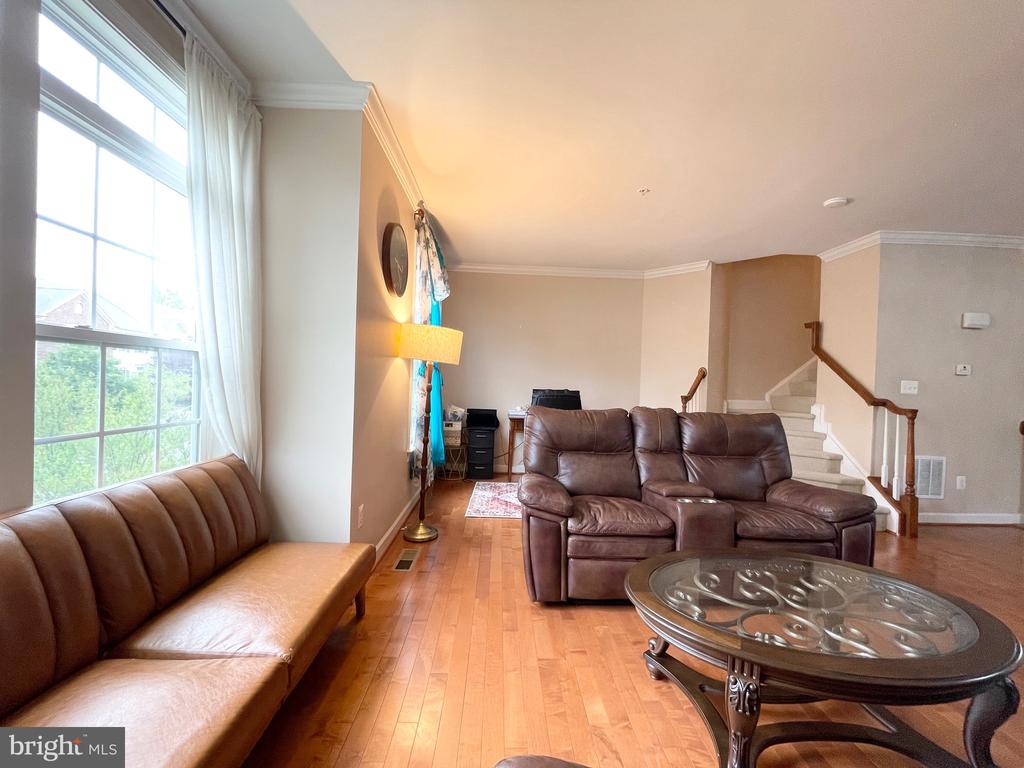 9661 ATTERBURY LANE