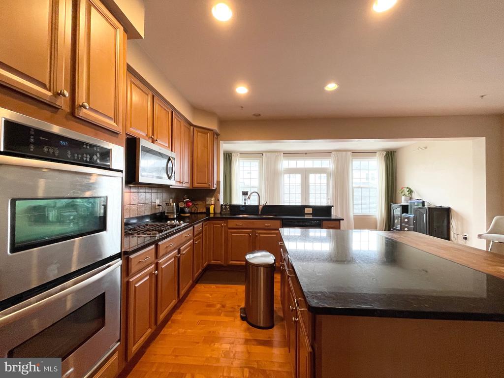 9661 ATTERBURY LANE