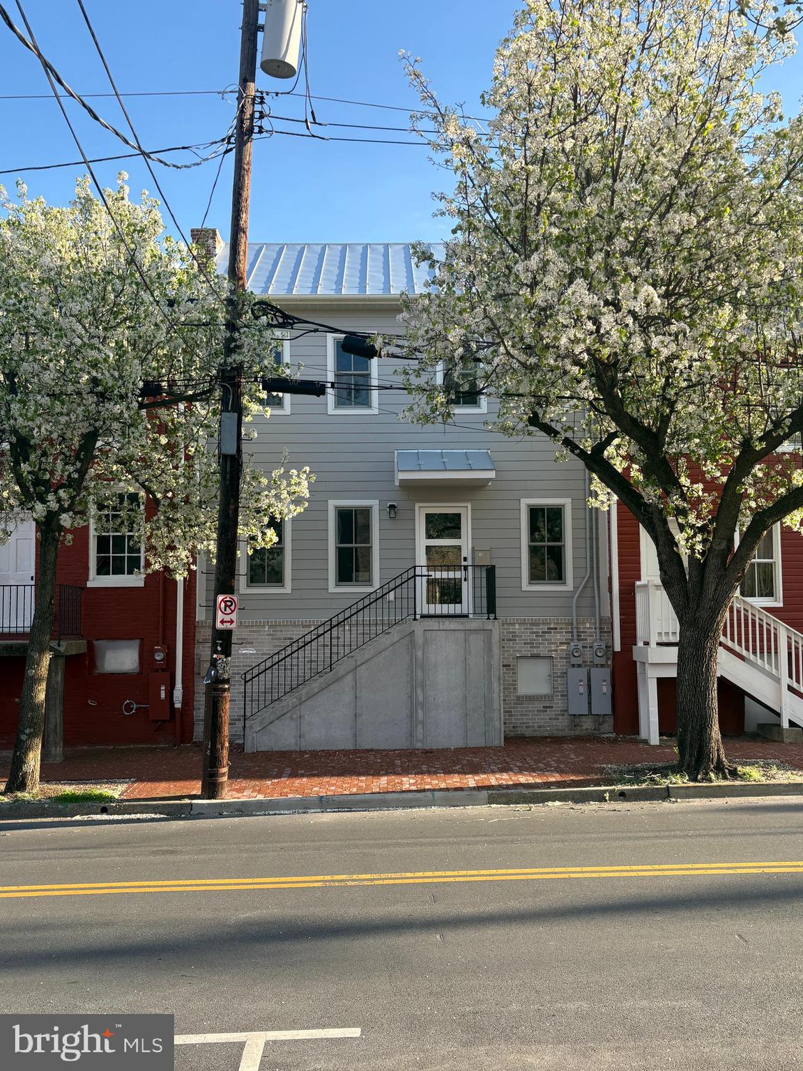 106 W ALL SAINTS STREET B B2