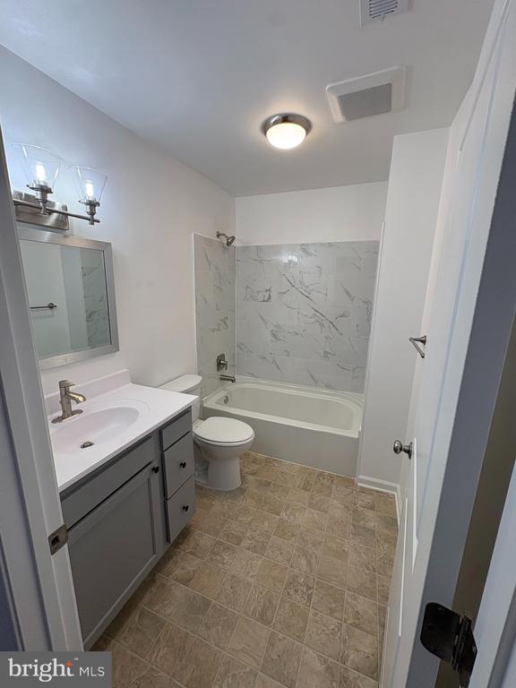 106 W ALL SAINTS STREET B B2