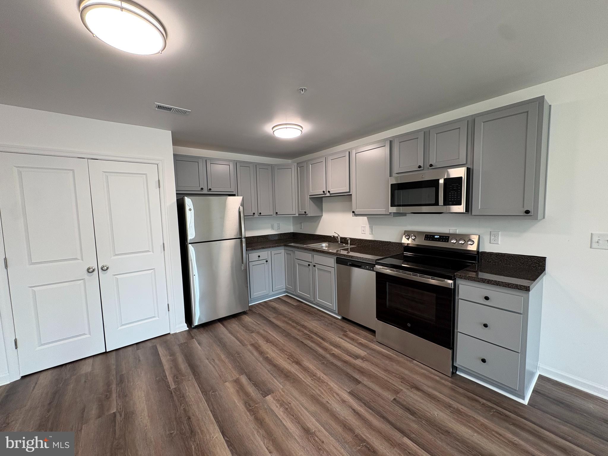 106 W ALL SAINTS STREET B B2