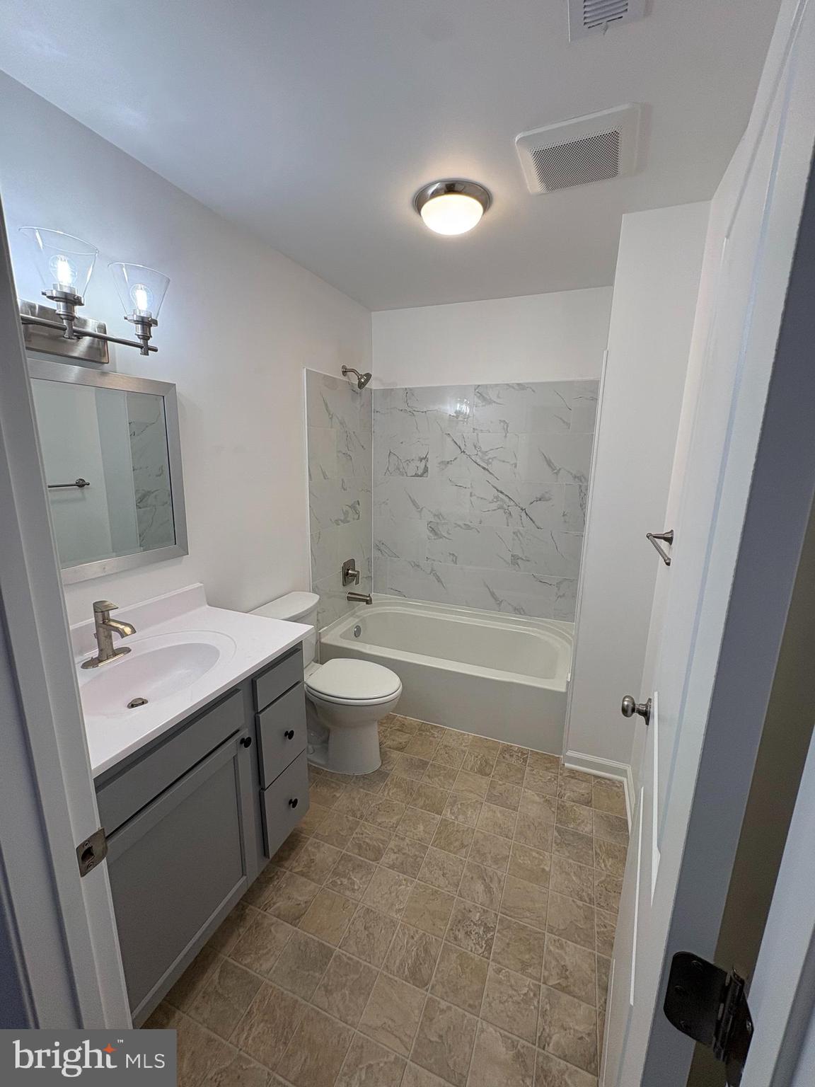 106 W ALL SAINTS STREET B B2