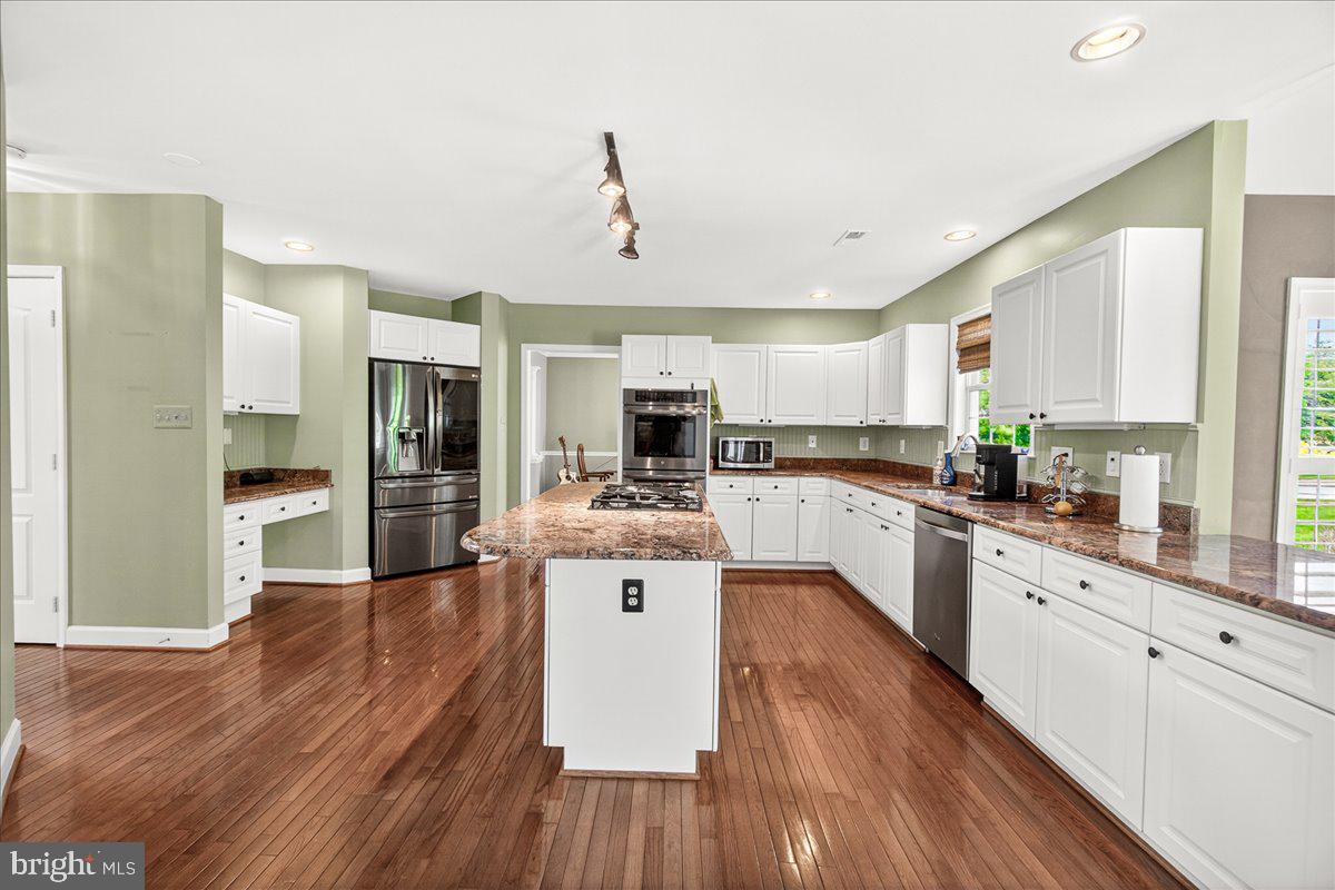 6309 KNOLLWOOD DRIVE