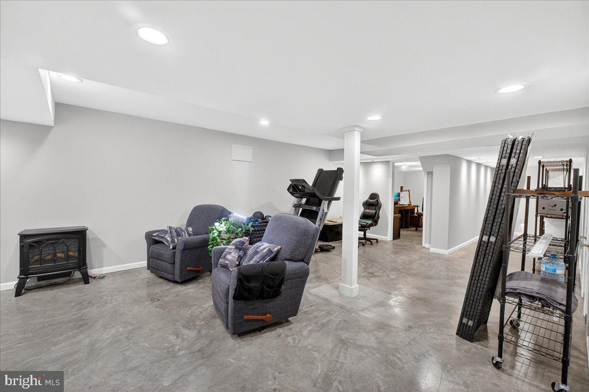 815 DUNBROOKE COURT