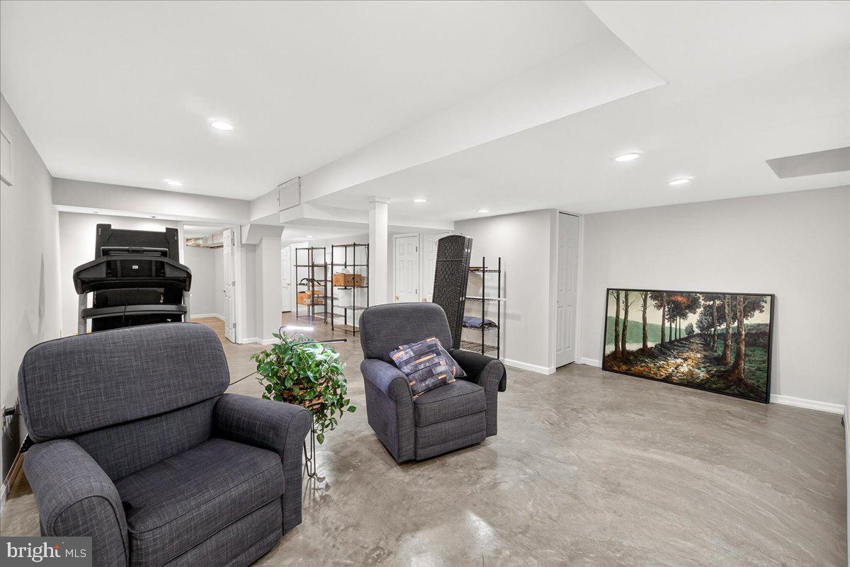 815 DUNBROOKE COURT