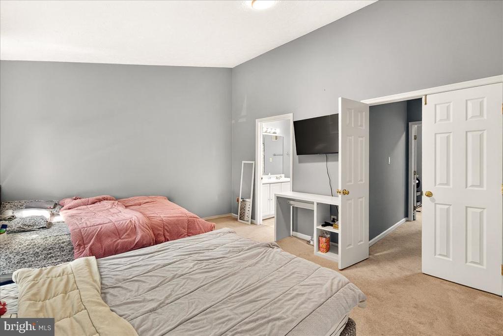 5534 FOXHALL COURT
