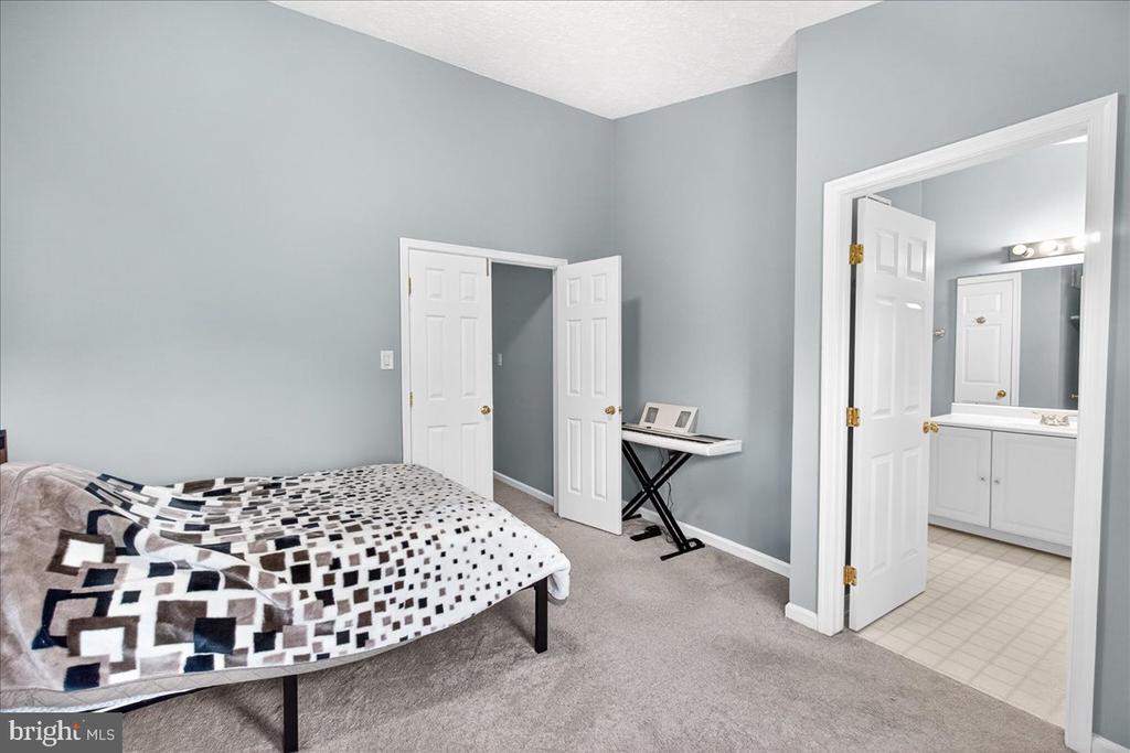 5534 FOXHALL COURT