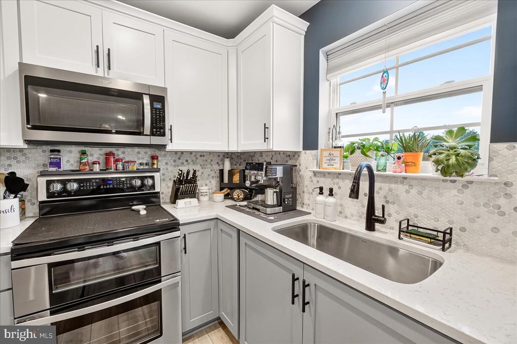 17 WESTVIEW DRIVE