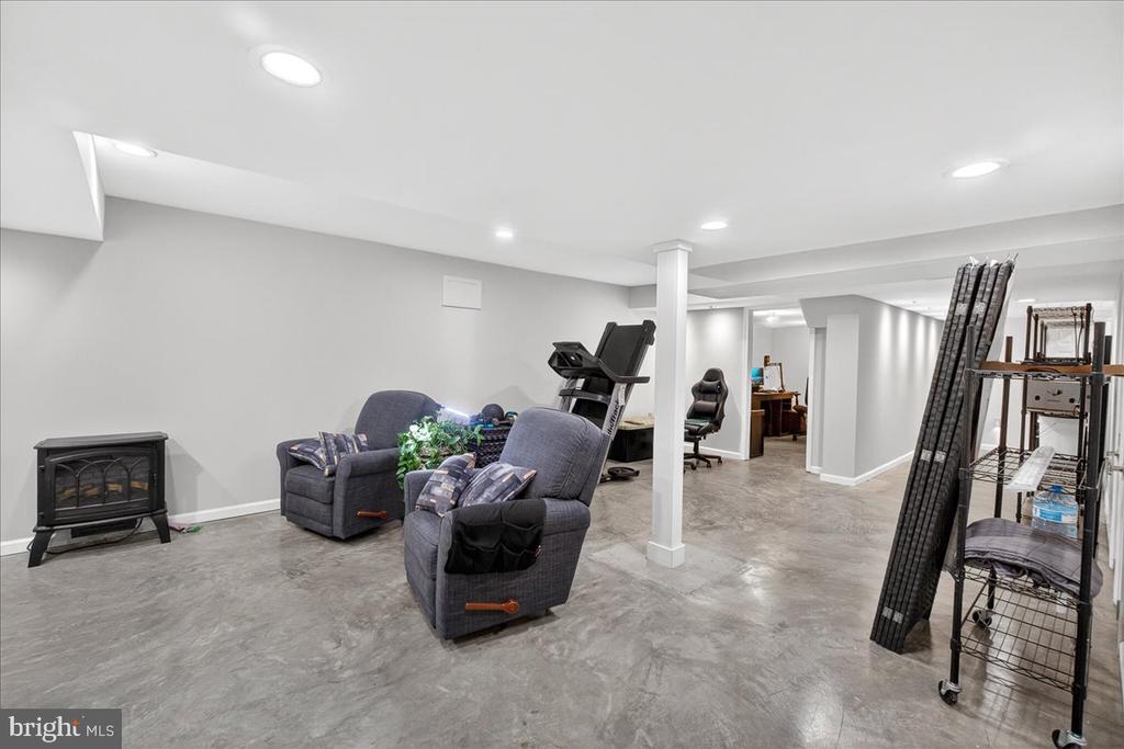 815 DUNBROOKE COURT
