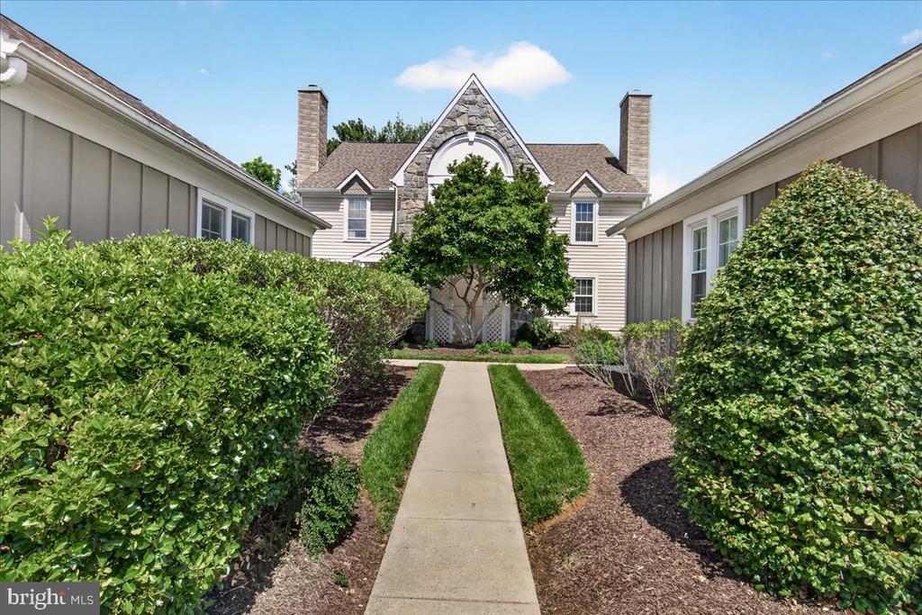 815 DUNBROOKE COURT