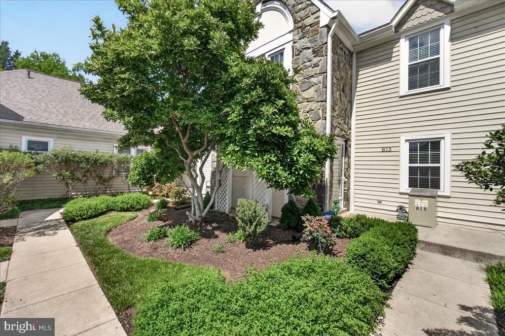815 DUNBROOKE COURT